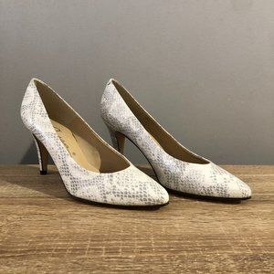 Caressa Womens 8M White/Black snake Design High Heel Pumps